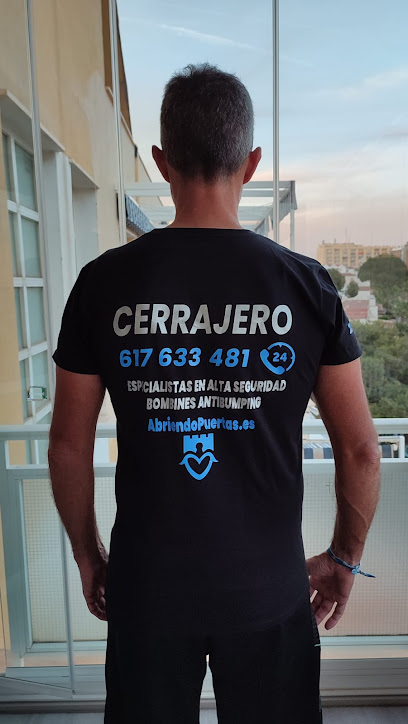 cerrajero Abriendo Puertas